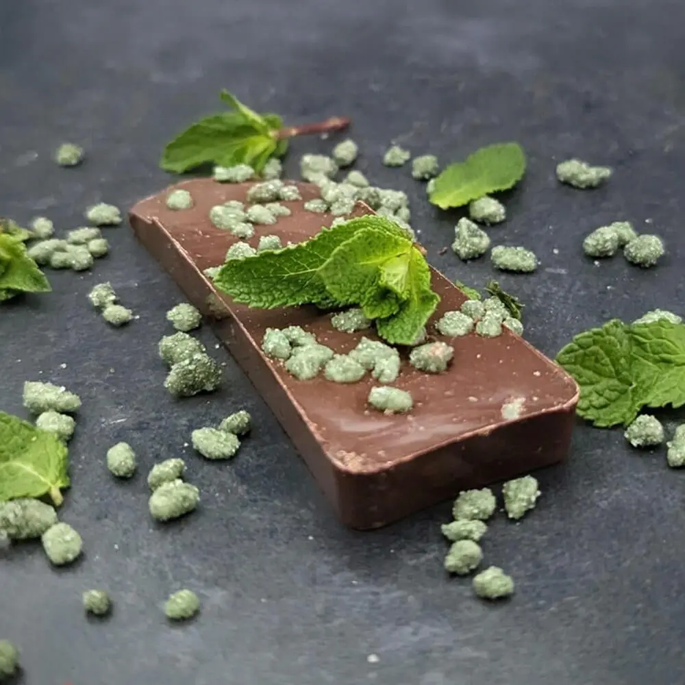 Pistachio chocolate bar with premium artisan toppings